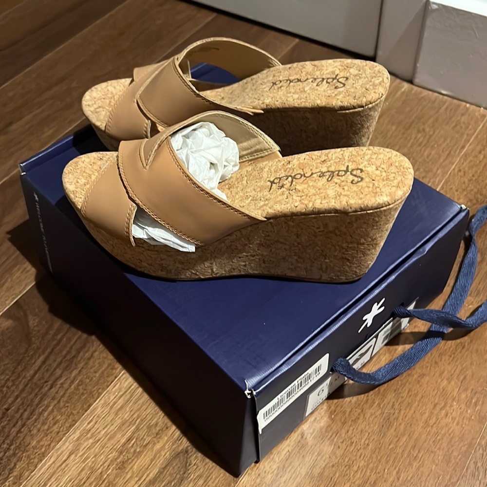 Stylish and comfortable splendid women’s tan color sandals size 6.5 , never worn